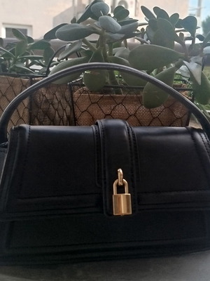 Handbag like new, black