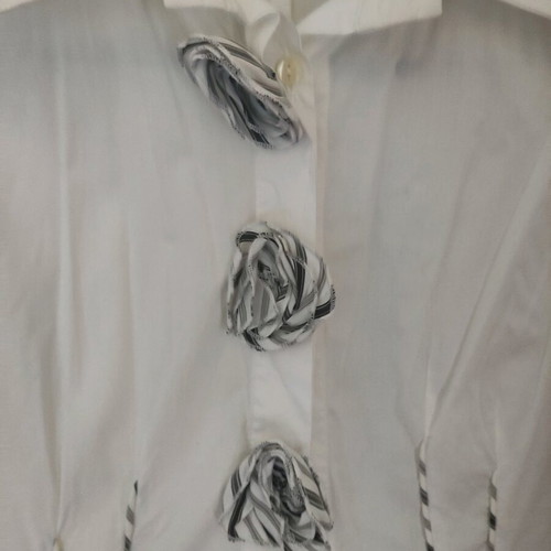 Forel white shirt with grey flowers like new