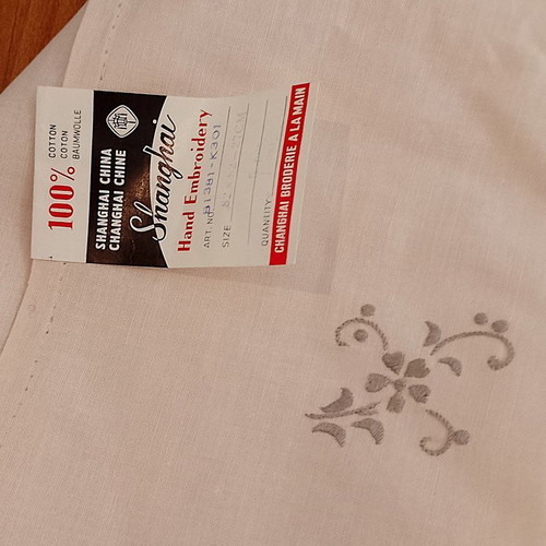 Set of 5 cotton tablecloth and napkins with machine embroidery
