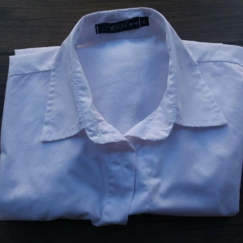 Axon white unisex shirt like new, size M