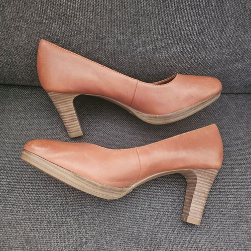 Tamaris leather high heel shoes size 39, new, brown