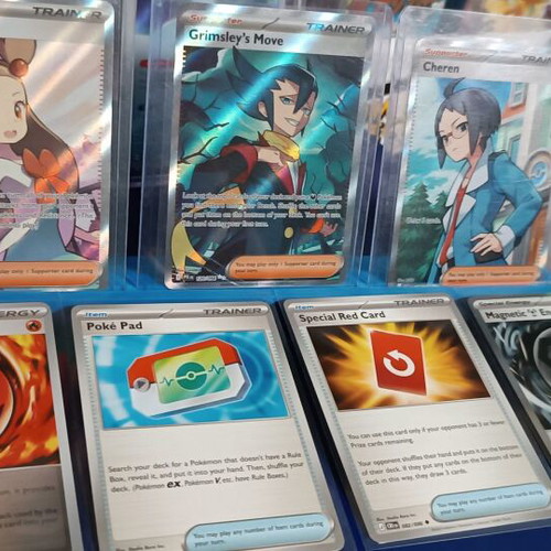 Trainer Lot Pokemon TCG with Pokepad, Red Card and Holo Special Energy near mint