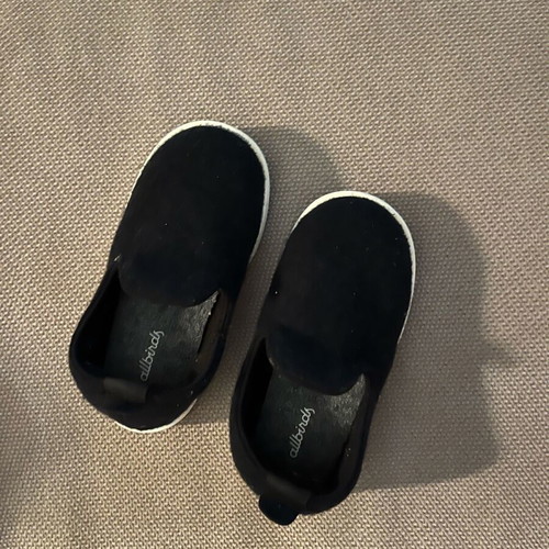Allbirds kids shoes size T7 black merino wool like new