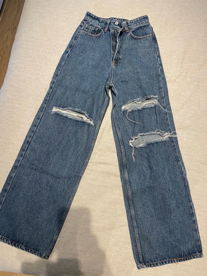 Denim παντελόνι ψηλομέσο με σκισίματα, wide leg, σε άριστη κατάσταση, μέγεθος S