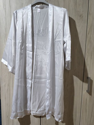 Bride robe size XL and men's and women's Just Married glasses like new