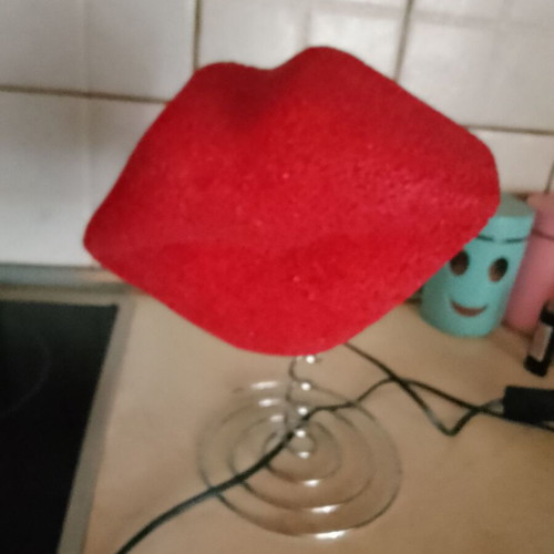 Lamp with red lips ..pop art.