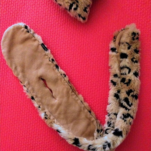 Fur hat and scarf leopard print like new
