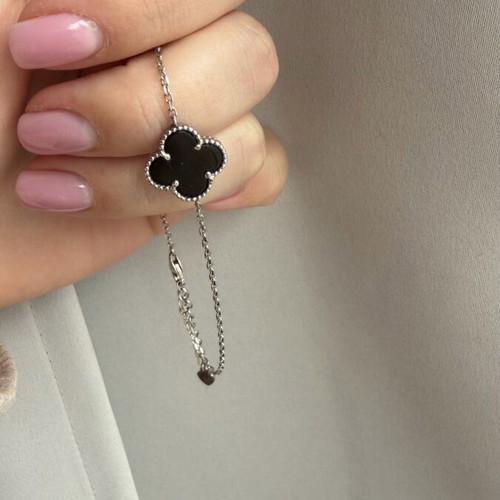 Bracelet with silver clover new