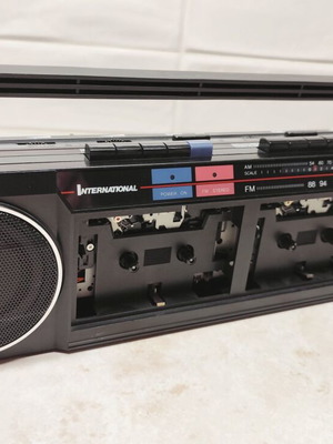 International AK-21 Vintage Boombox used, dual cassette radio 90s