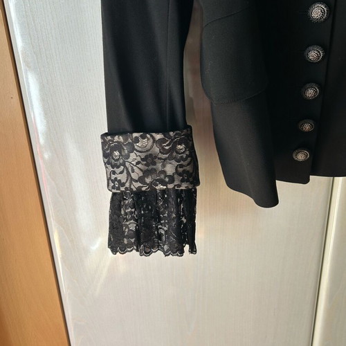 Tagier de Pies suit like new, black, lace fabric