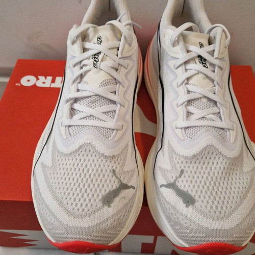 Puma Deviate Pure Nitro running shoes like new, size 44.5, white
