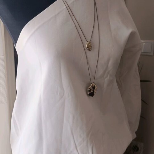 White one-shoulder top like new, size Small/Medium