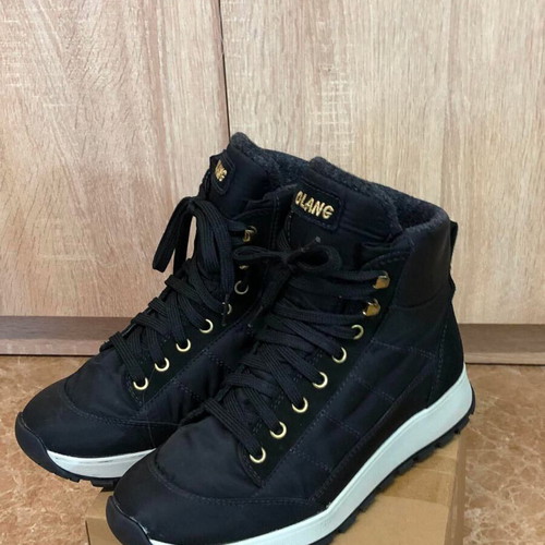Olang women's snow boots like new, size 38, black and white
