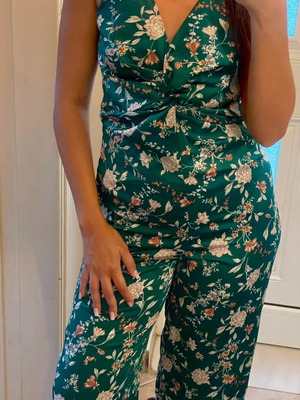 Jumpsuit floral green satin like new by Daphnea Paris
