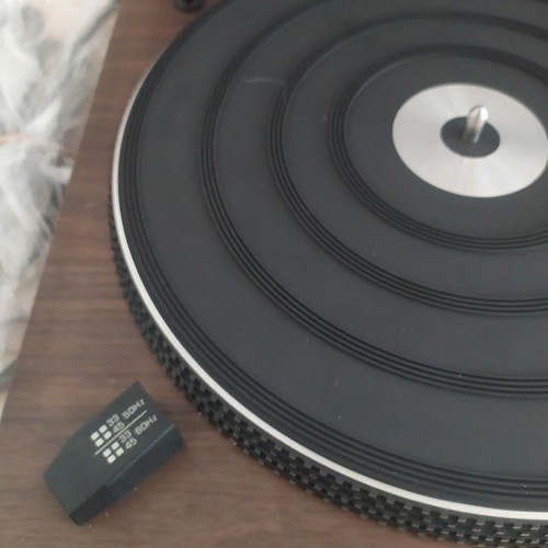 Rotel RP-1500 turntable with wooden base, belt drive, needs service