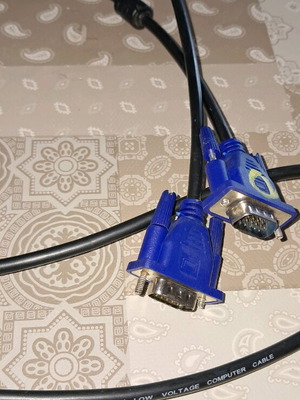 Computer cable used, length 1.45 meters