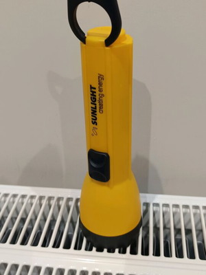 Sunlight Led flashlight with fresh alkaline D batteries new