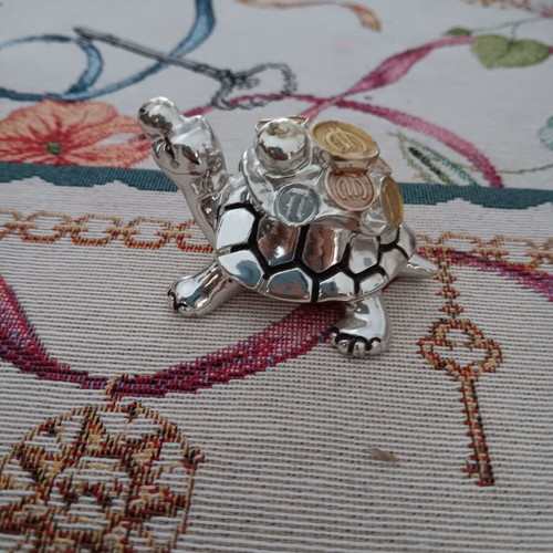 Small decorative turtle like new, home good luck charm
