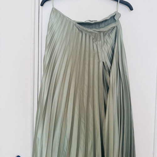 Pleated satin skirt in sage green, like new, Zara, XS