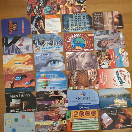 Phone cards used, pack of 112 from 20 countries with and without chip