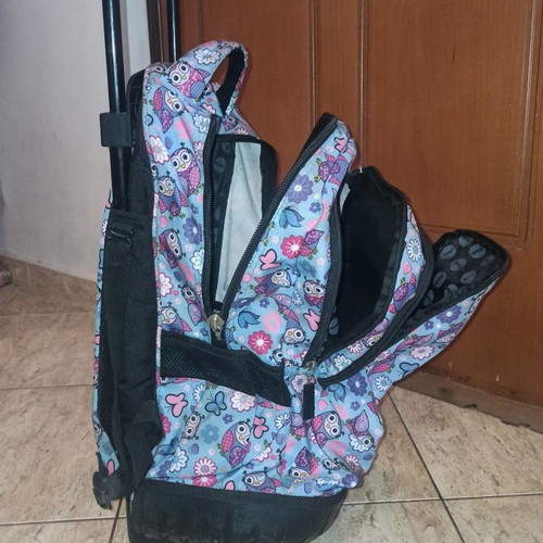 School trolley bag used for girl in very good condition