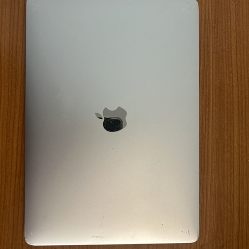 MacBook Air 2020 i5 8GB with broken screen