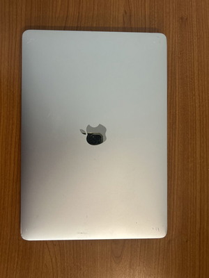 MacBook Air 2020 i5 8GB with broken screen