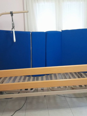 Νοσοκομειακό ηλεκτρικό κρεβάτι πολύσπαστο σαν καινούργιο με 4 μοτέρ