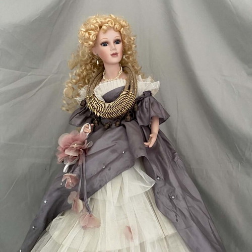 Porcelain Doll Lamp like new, impressive and fully functional