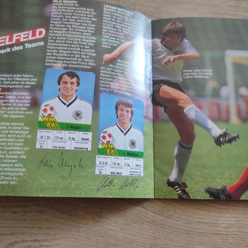 2 Albums with stickers World Cup 82 and 86 not Panini