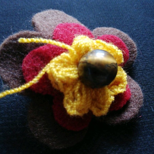 Flower brooch like new