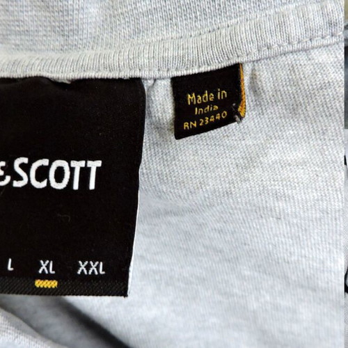 Lyle and Scott men's grey round neck T-shirt like new, size large
