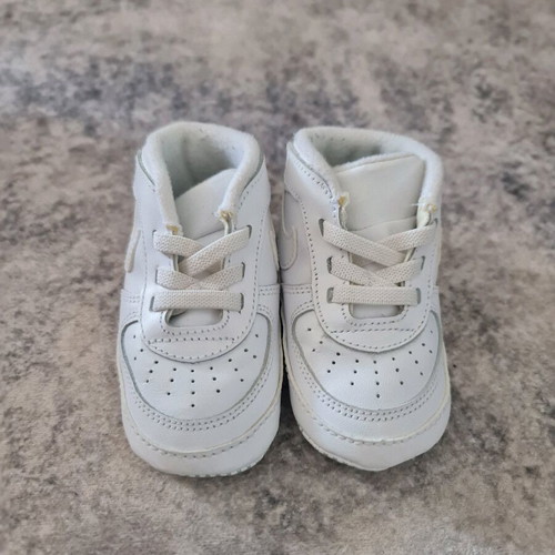 Nike baby shoes white 19.5 like new