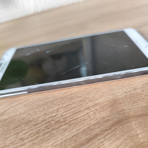 Samsung Galaxy Note 3 Neo used with cracked screen, white