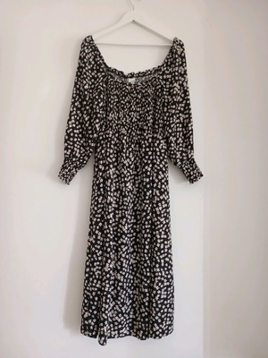 Black dress with small white flowers H&M like new, size M