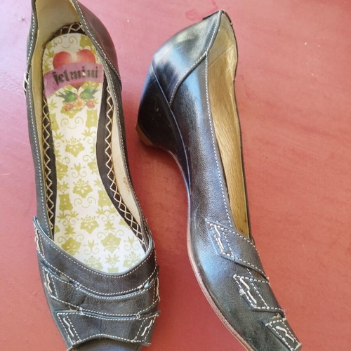 Peep toes leather shoes like new, low heel, size 41, black and grey