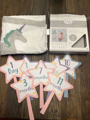 Lulujo Baby Milestone Set like new with blanket and Unicorn cards