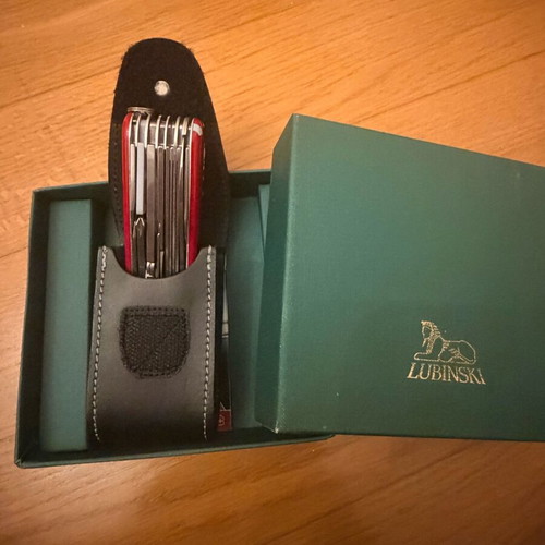 Victorinox Swiss Pocket Knife new, complete multitool set
