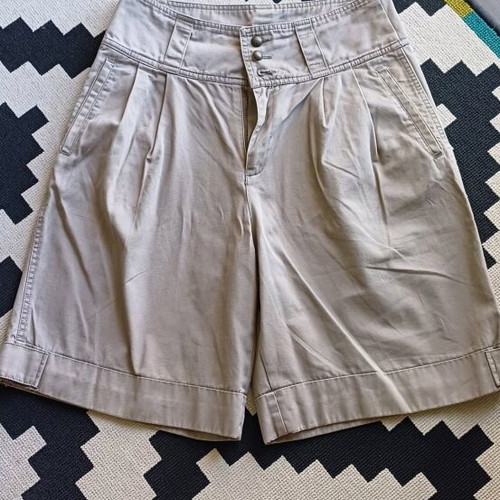 Abercrombie & Fitch high-waisted bermuda shorts like new, beige, size M