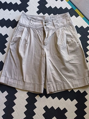 Abercrombie & Fitch high-waisted bermuda shorts like new, beige, size M