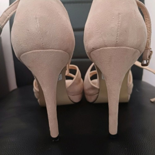 Migato sandal size 40 like new, beige
