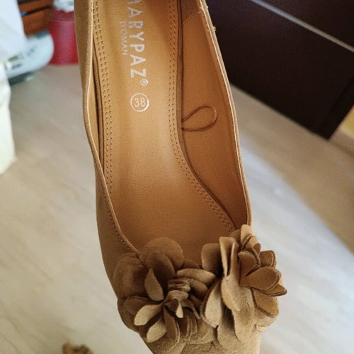 Beige suede pumps like new, size 38