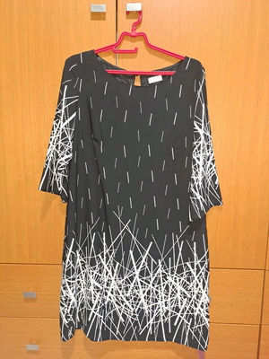 Queen dress size L like new, black and white with 3/4 sleeve