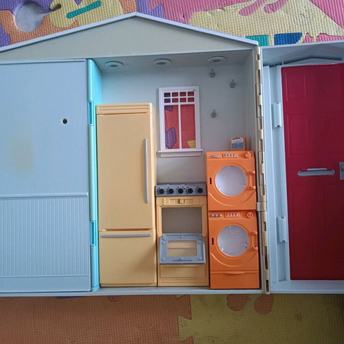 Vintage Mattel dollhouse 2005 like new