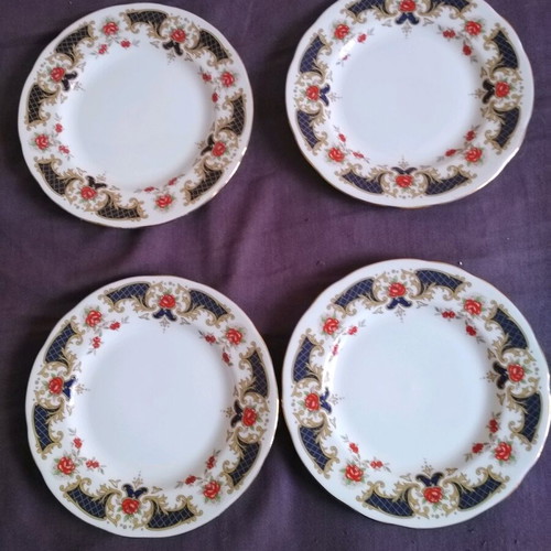 Vintage porcelain plates set of 4 Duchess Westminster from England like new