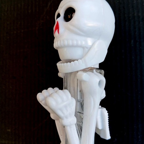 Skeleton Boxing Pen like new