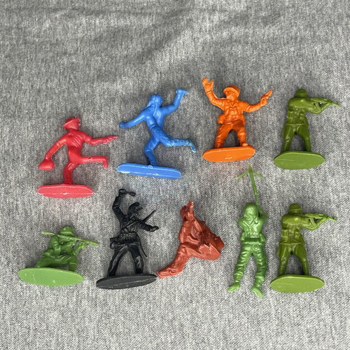 Vintage toy soldiers like new