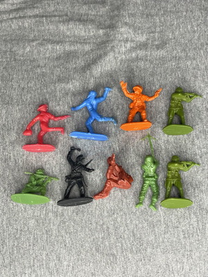 Vintage toy soldiers like new