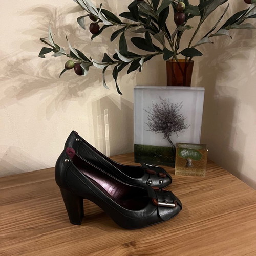 Leather shoes used in perfect condition size 38