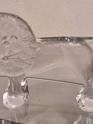 Glass lion table sculpture Bertil Vallien for Kosta Boda like new